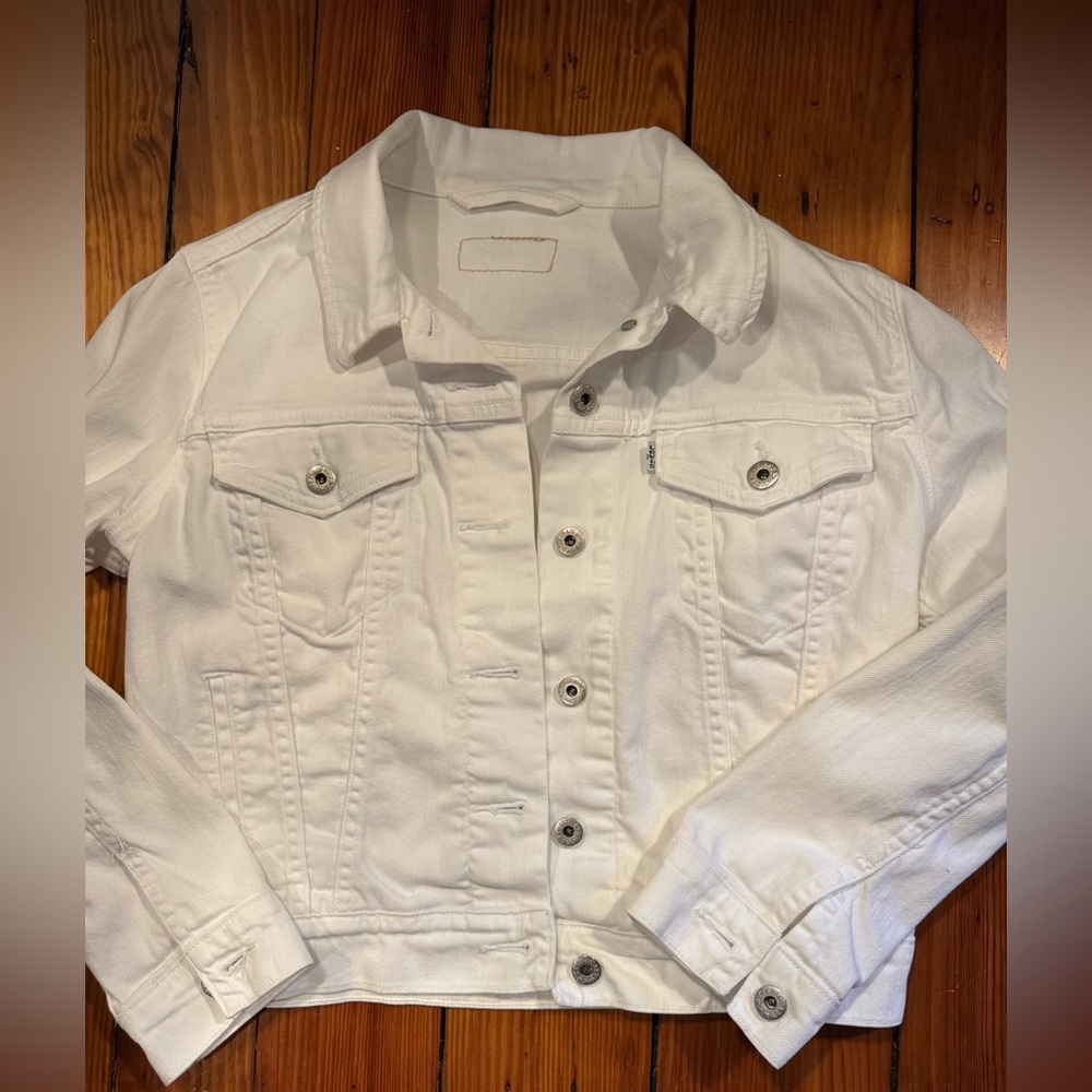 SOLD- Levi’s White Women's Denim Jacket - Classic Button-Up